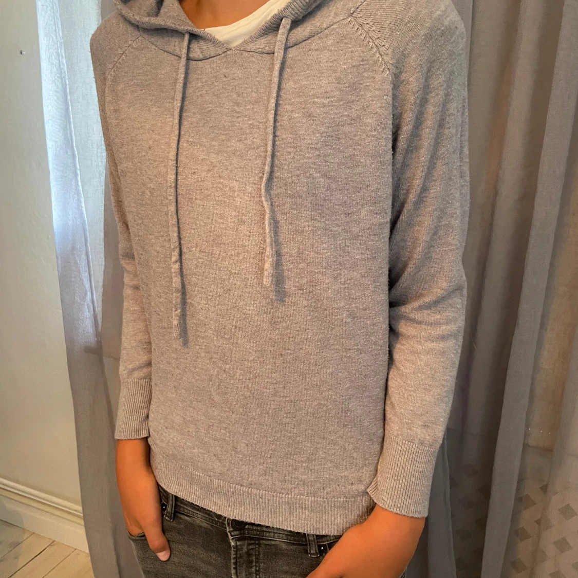 GRÅ MERINOULLS TRÖJA - 1