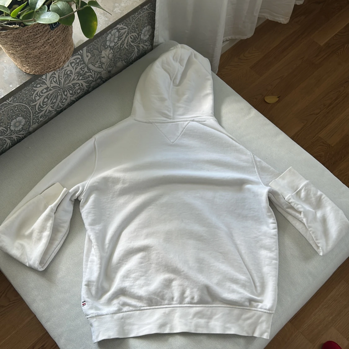Vit hoodie från Tommy Hilfiger L - 1
