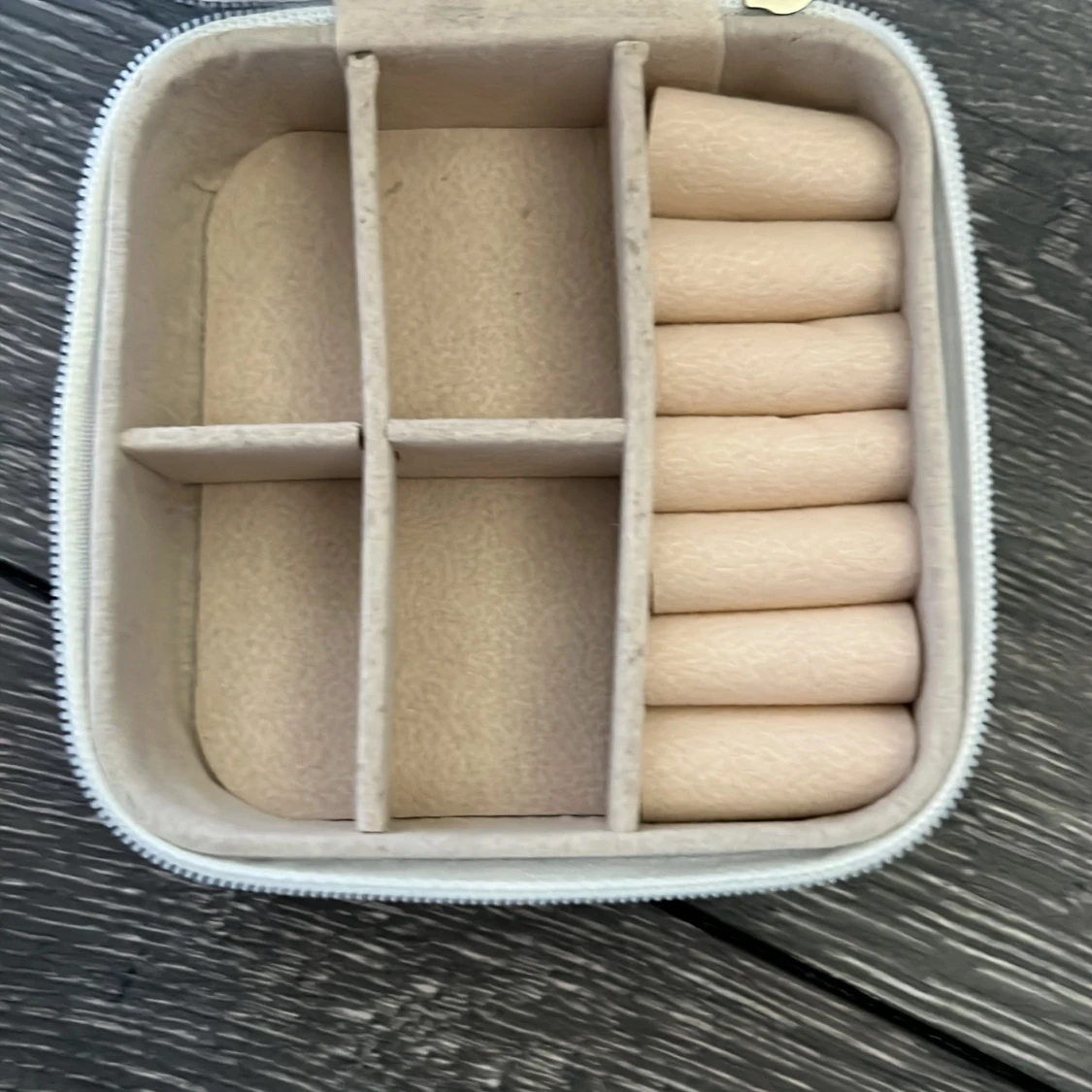 Vit smyckeskrin  - 1