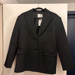 Isla blazer från Nakedvice - Oversized, strl small. Helt ny, alla lappar kvar. 