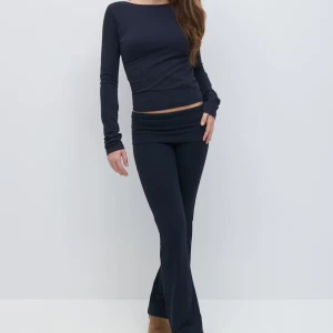 Mörkblå yoga pants - Supersöta yoga pants från gina🤗 Säljer då de blivit för små tyvärr. Dom är i mycket bra skick💕