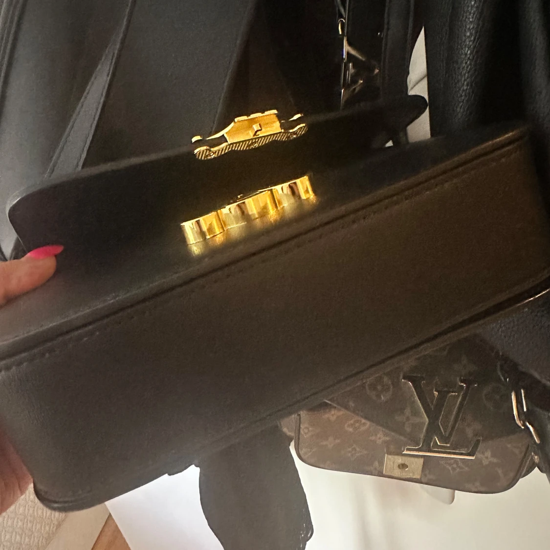 Svart axelväska i skinn - 2