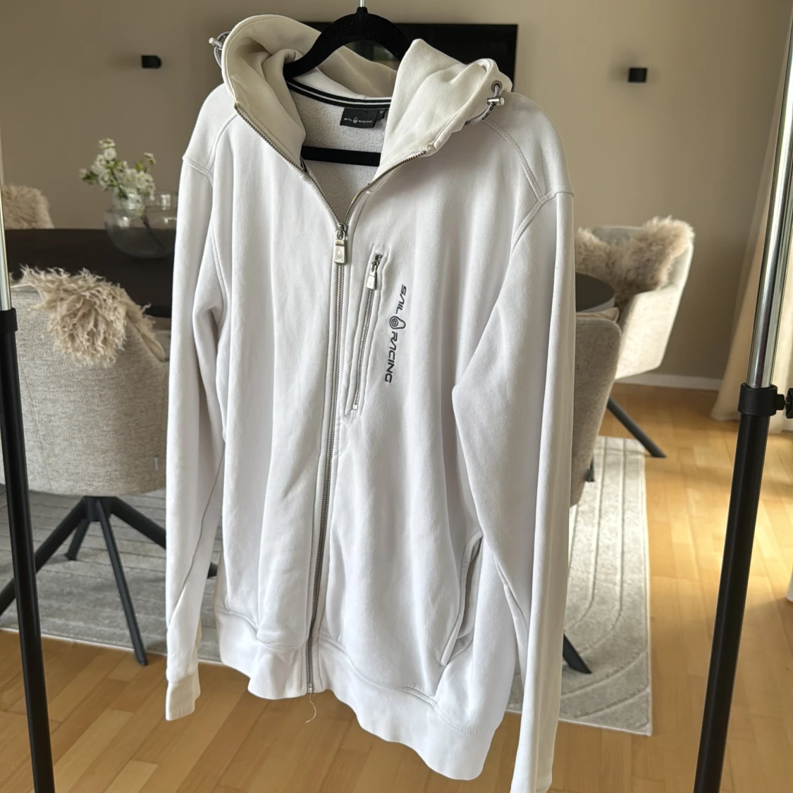 Vit hoodie från Sail Racing med huva - 2