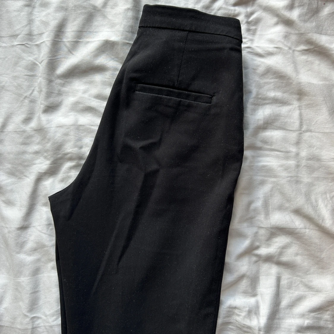 Svarta kostymbyxor från H&M, stl 34 - 1