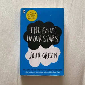 The Fault in Our Stars - The fault in our start (förr eller senare exploderar jag på svenska) av John Green. Boken som filmen the fault in our stars är baserad på. Pocket på engelska. Läst en gång 