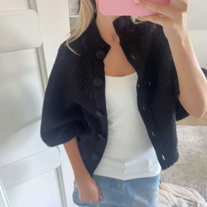 Trekvarts ärmad kofta - Säljer denna från Zalando, storlek s/m använd gärna köp nu!🥰