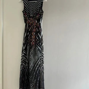 Långklänning Only  - Snygg långklänning från Only i storlek 34. Helt ny med prislapp. Rökfritt hem. 