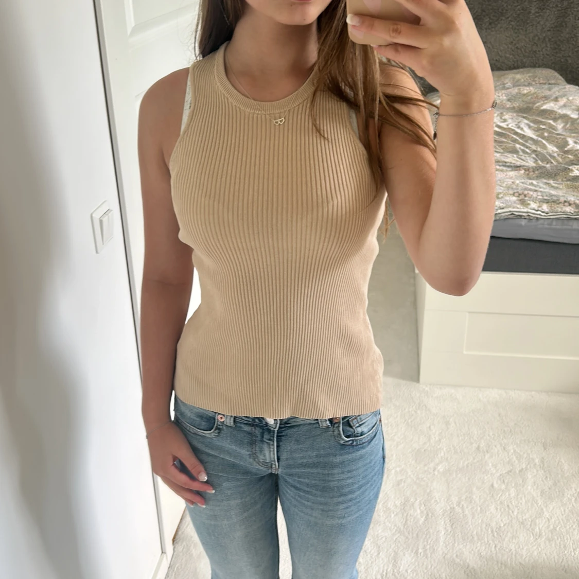 Beige ribbad linnetopp från Stylein