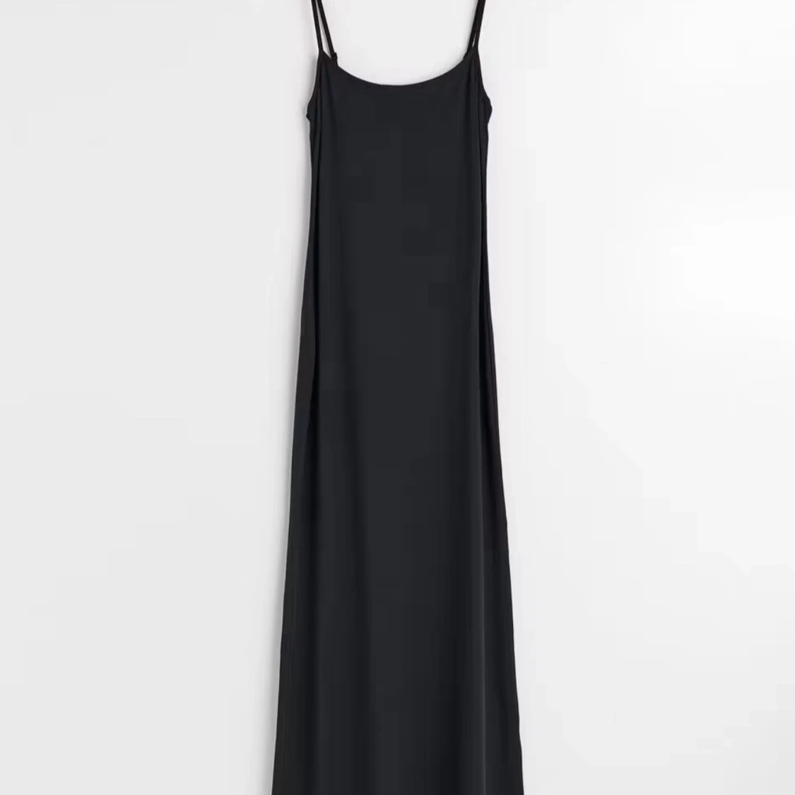 Svart långklänning från Gina Tricot