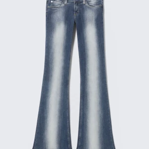 Low waist Weekday jeans i stl 27/32 - Säljer mina oanvända low waist Weekday jeans i storlek 27/32 då jag inte gillar hur dom sitter på mig. 