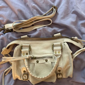 Väska - Sjukt snygg väska som endast är använd 1 gång, nypris 1200kr