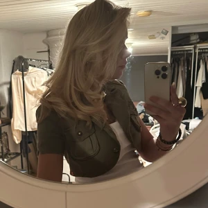 Cool bolero - Jättecool bolero som tyvärr inte kommer till användning längre! Fint skick! Passar både XS och S