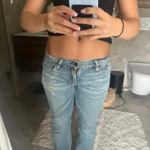 Bootcut jeans från gul och blå - Säljer ett par snygga lowboot jeans från märket Gul och Blå. I storlek S/M💕