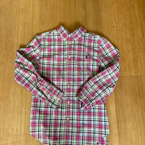 SNYGG RALPH LAUREN SKJORTA - Fet raffe skjorta, för dig som vill sticka ut lite, tvättar innan köp, 14-16 i barn storlek, passar dig som är ungefär 157-165 