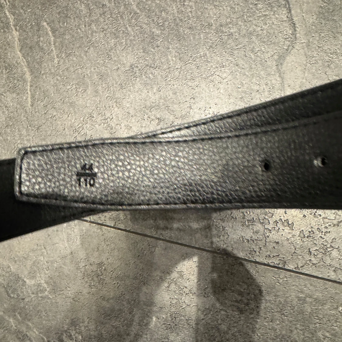 Svart skärp med H-spännee  - 2