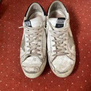 Golden Goose Superstars - Slitna men med lite vård så har dem mycket liv kvar. Kan också användas som beaters