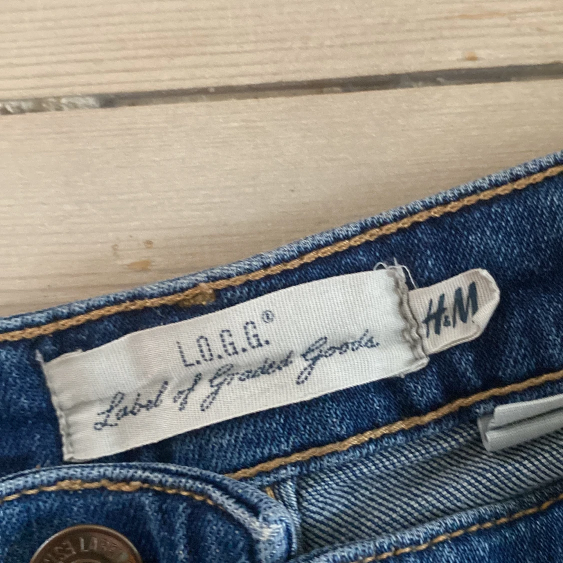 Blå slitna jeansshorts från H&M - 4