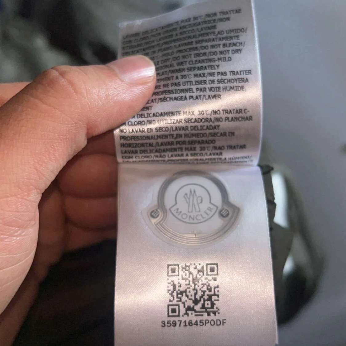 Olivgrön vindjacka från Moncler - 4