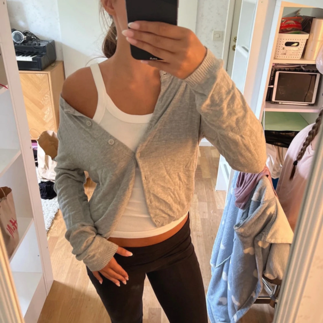 Grå finstickad kofta