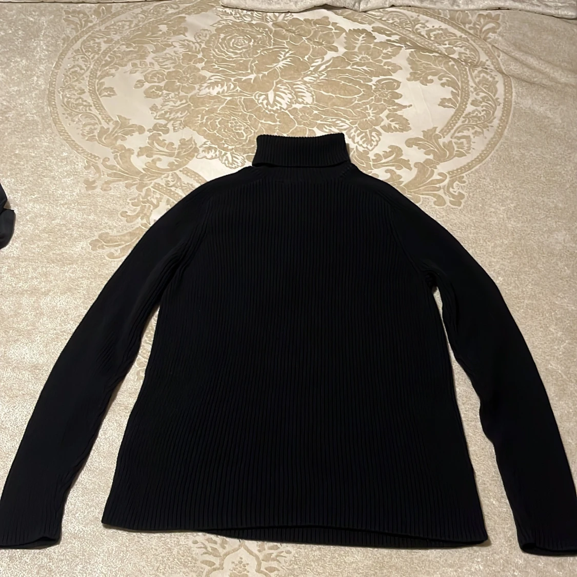 Svart ribbad Hm Tröja
