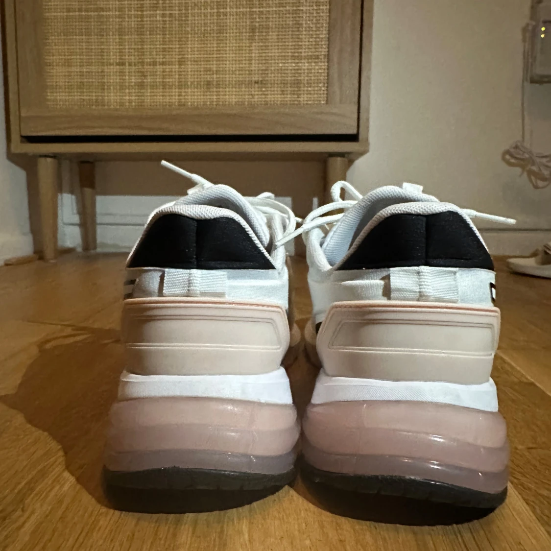 Vita sneakers från Puma strl 41 - 3
