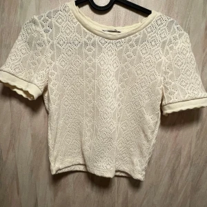 Vit stickad topp från Zara - Snygg topp från Zara💓