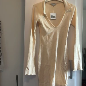 Klänning - Kort klänning från public desire köpt på asos, (genomskinlig)!!!!