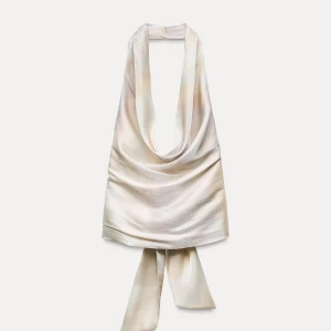  halterneck linnetopp - Snygg halterneck topp i champagnefärgad satin med draperad front och knyt i nacken. Helt ny med lappen kvar❤️