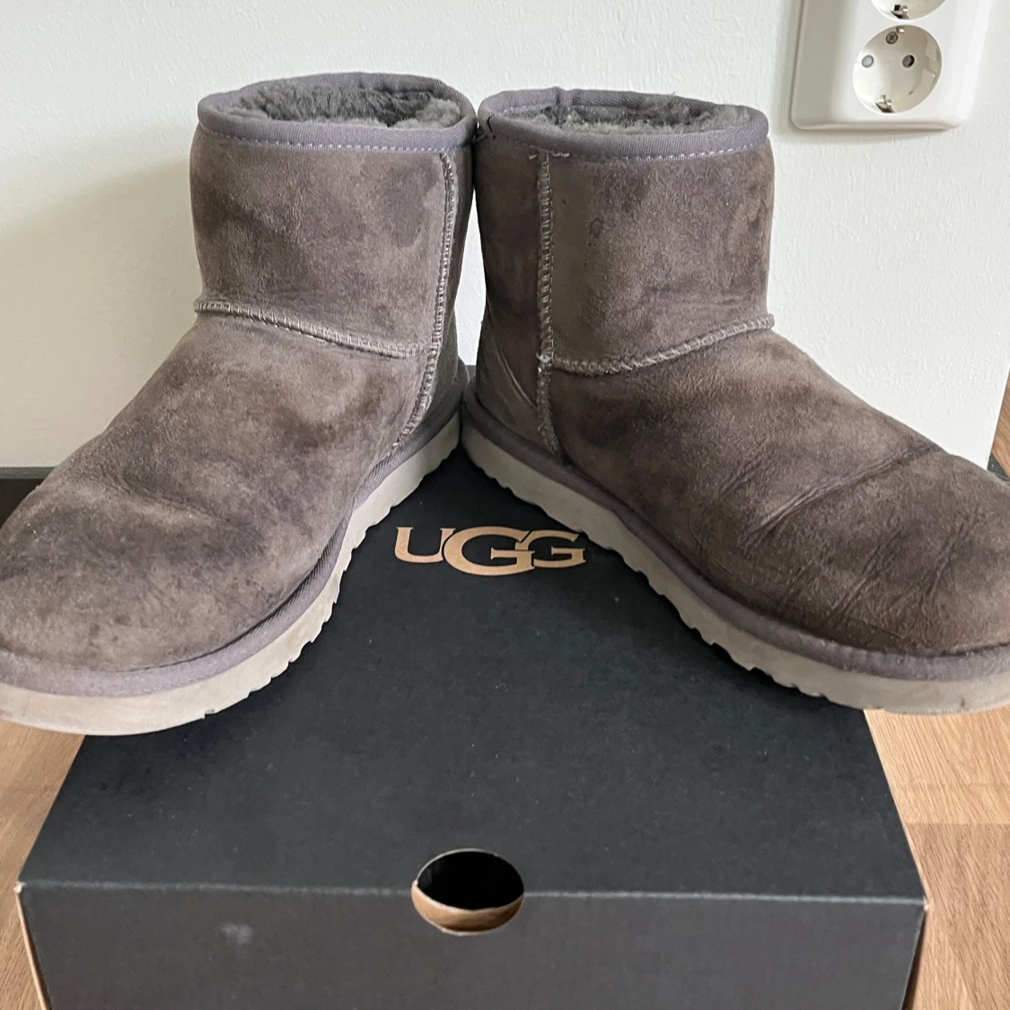 Grå UGG boots i mocka - 4