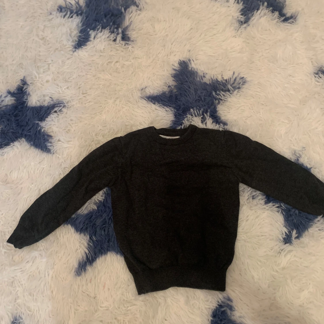 Mörkgrå stickad tröja Skill