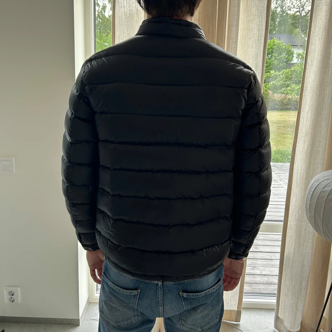 Svart Moncler dunjacka  - 3