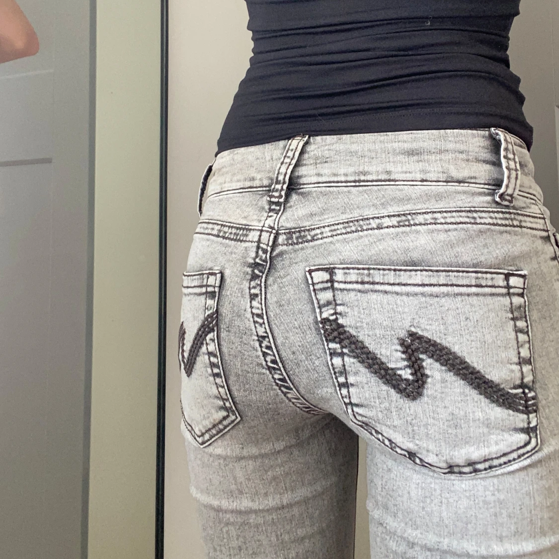 Grå bootcut jeans från Nelly  - 1