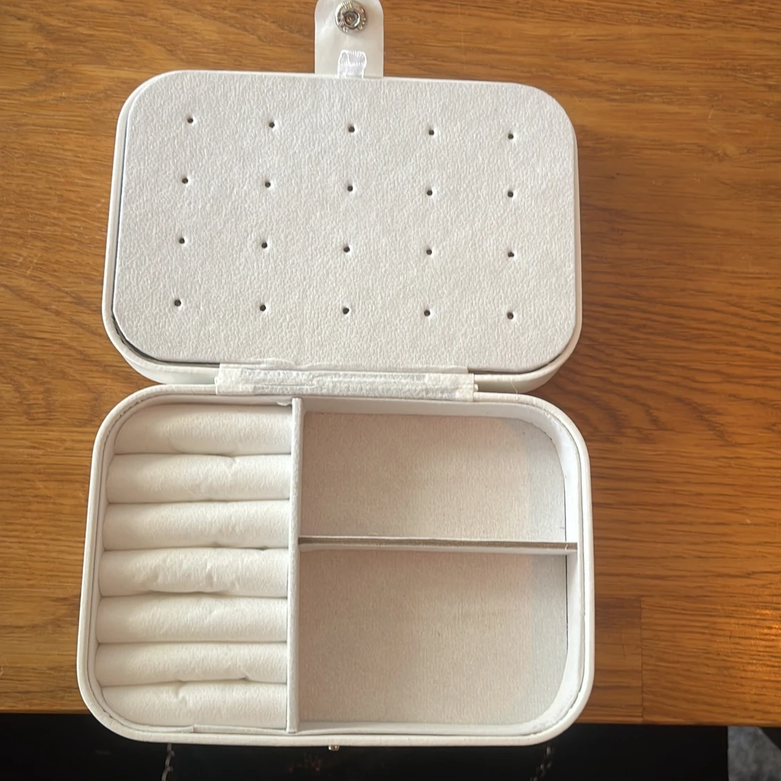 Vit smyckesväska - 2