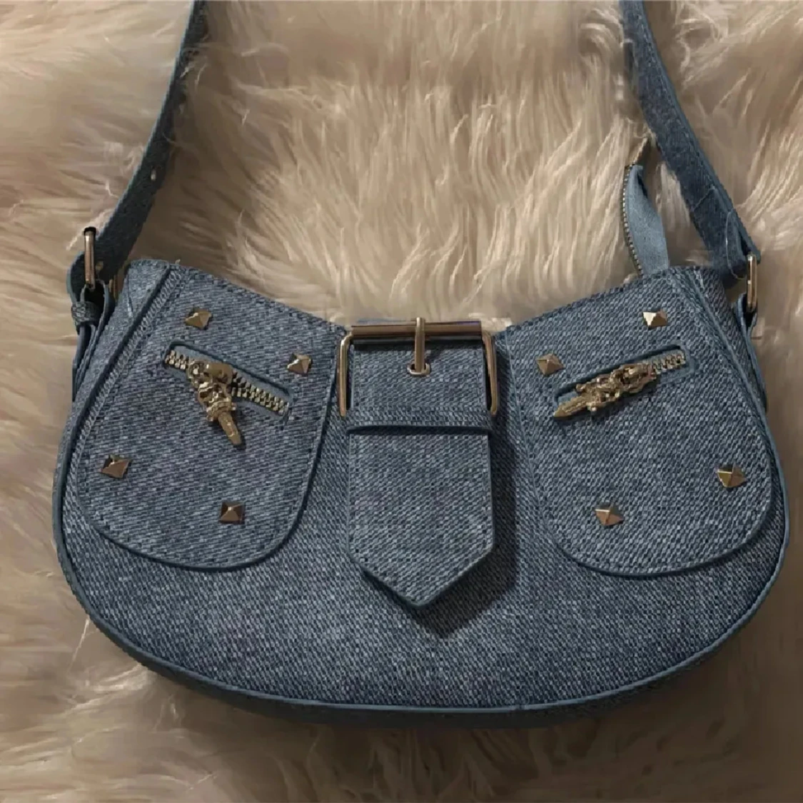 Blå jeans axelväska med nitar - 2