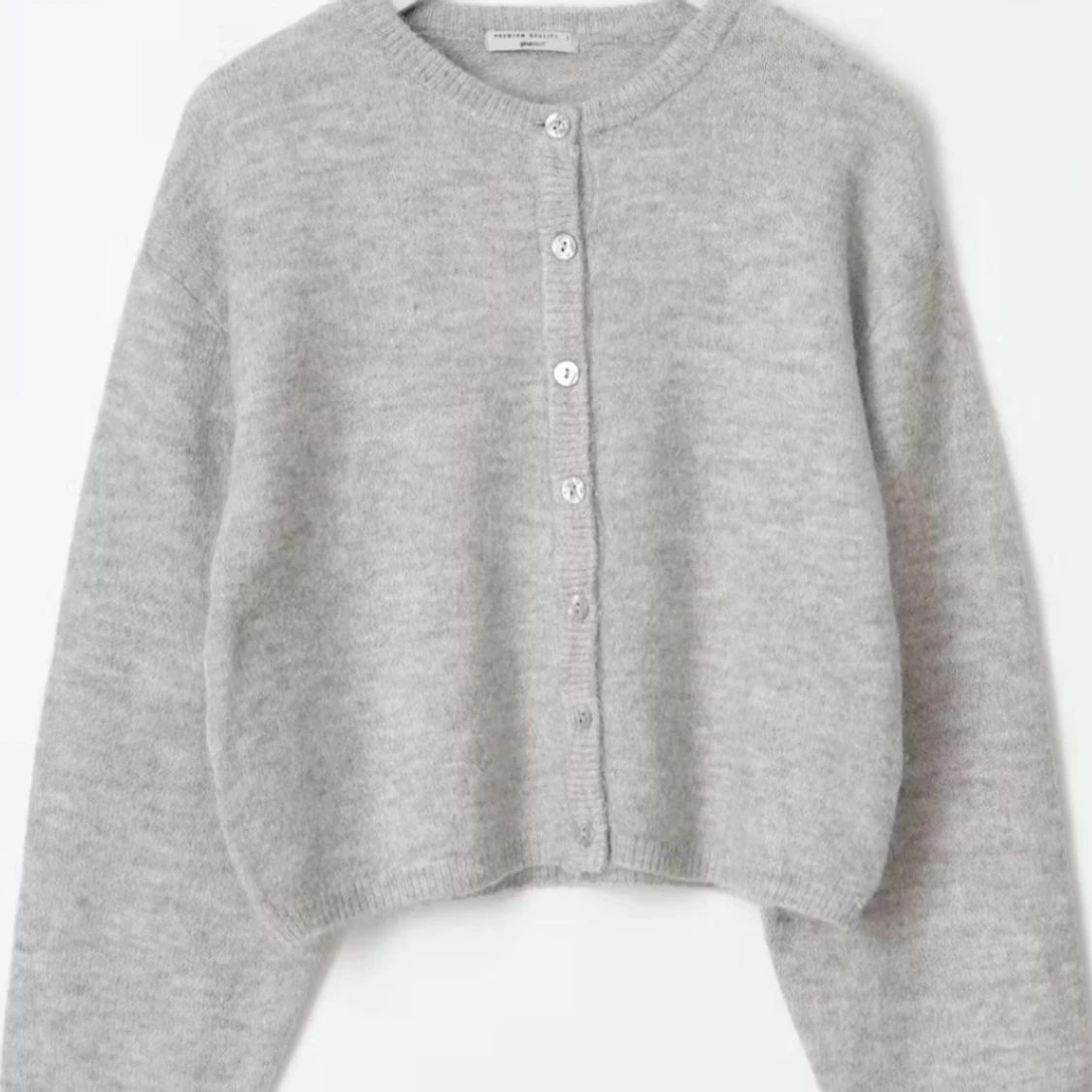 Grå stickad kofta från gina - 1