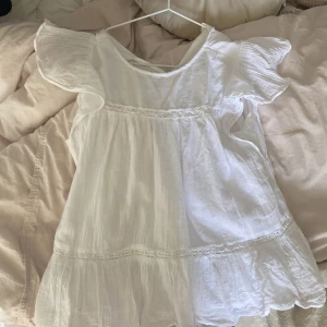 Vit somrig blus - Super fin blus!