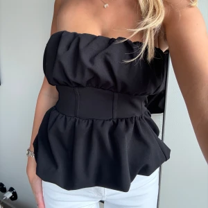 Topp - Säljer denna magiska topp från NA-KD🖤