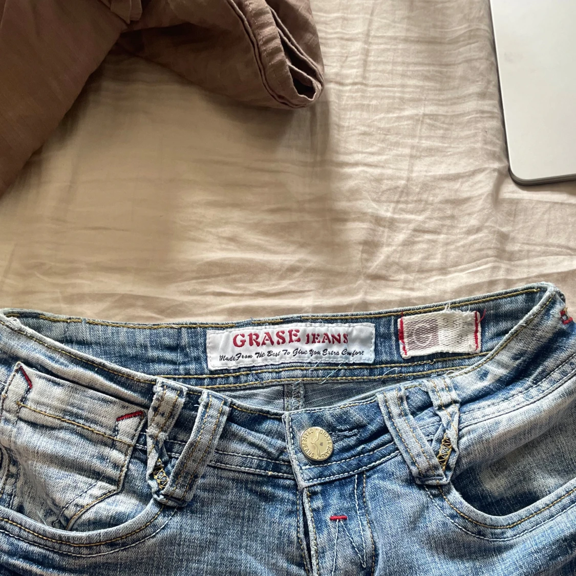 Lågmidjade jeansshorts från Grase Jeans - 3