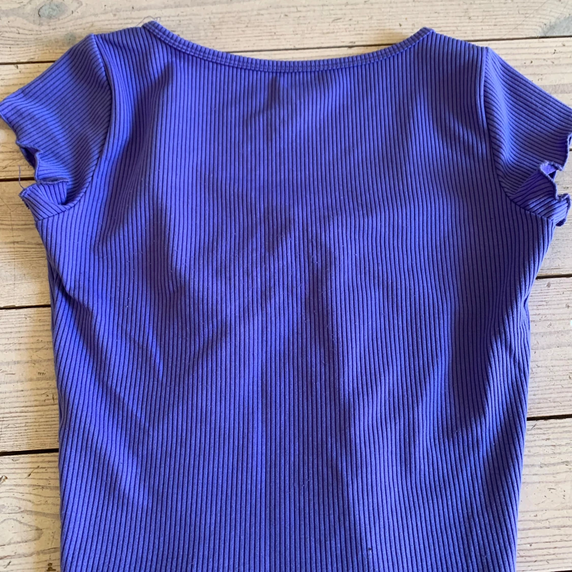 Lila ribbad topp från Hollister XS - 1