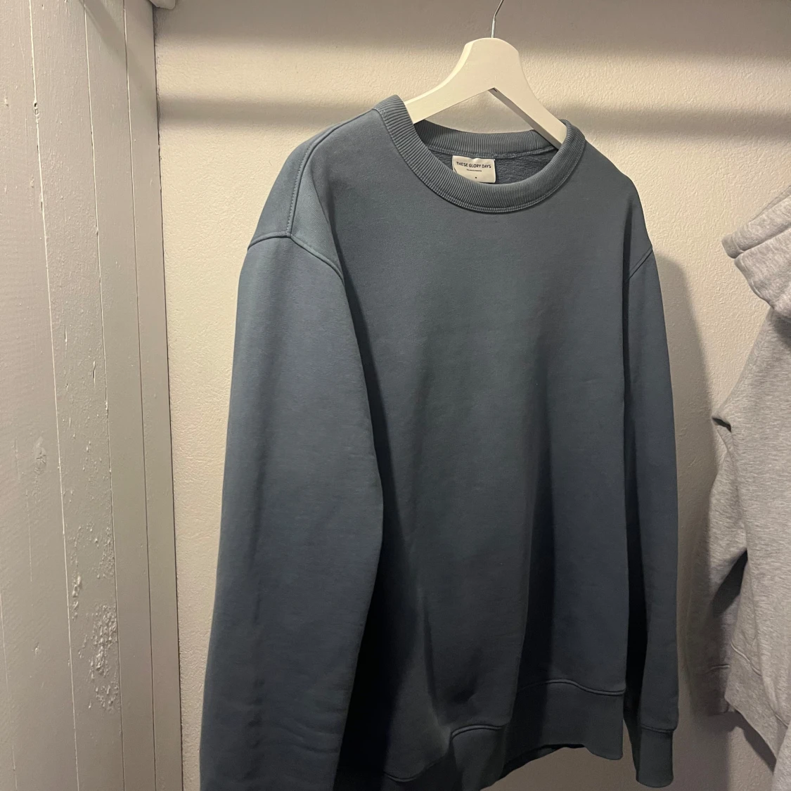 Två sweatshirts från These Glory Days