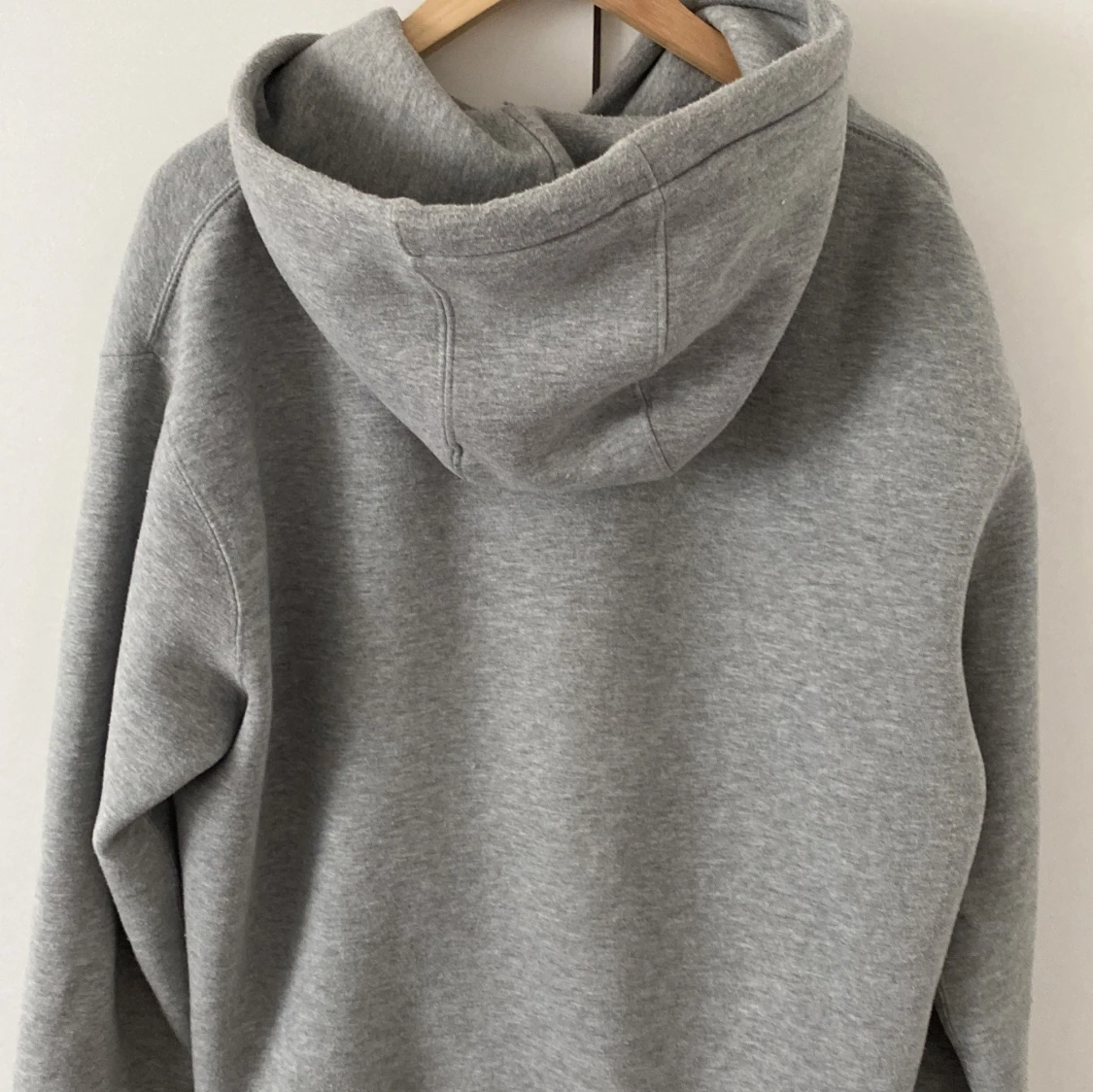 Grå hoodie från Pull&Bear - 1