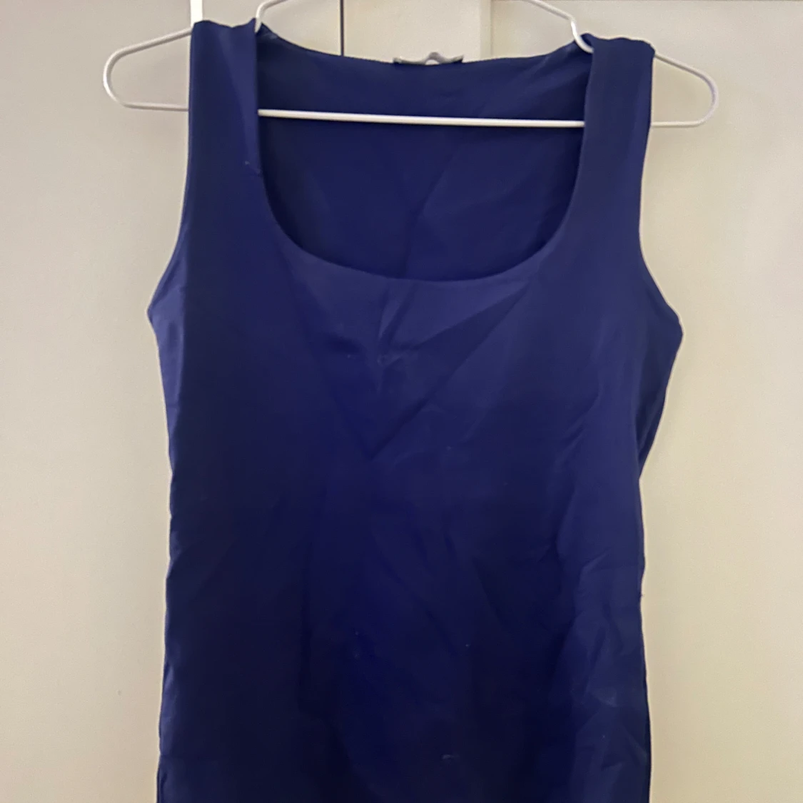 Mörkblå ärmlös linnetopp - 3