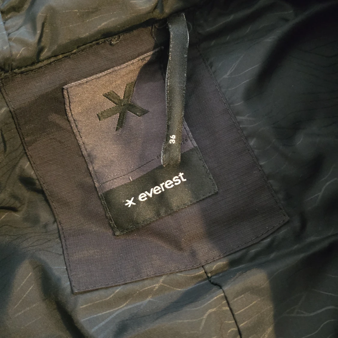 Svart dunjacka från Everest - 3