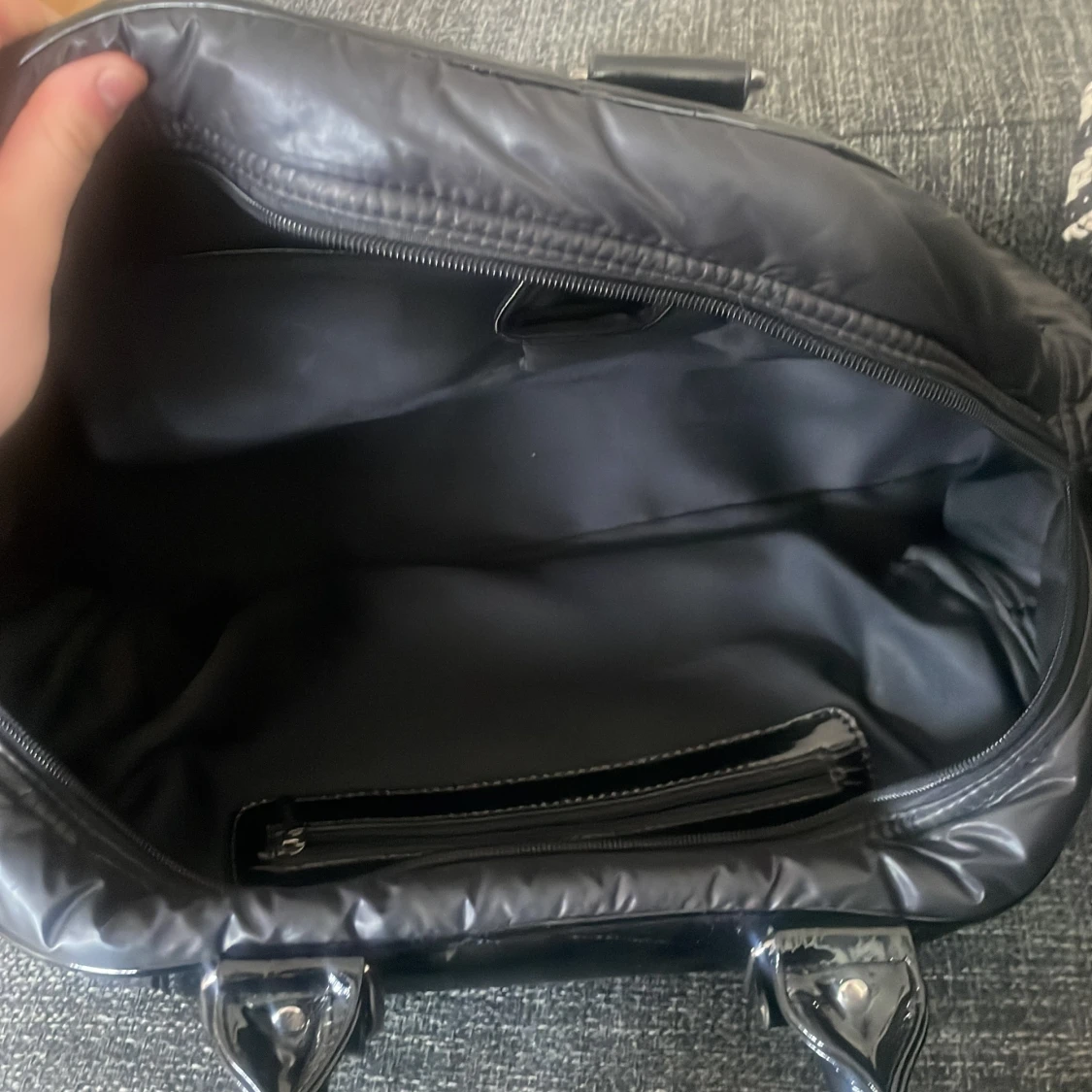Svart axelväska från Refresh - 3