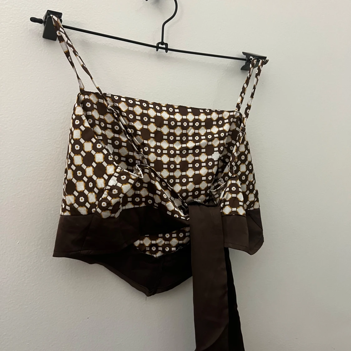 Brun och vit mönstrad topp - 1