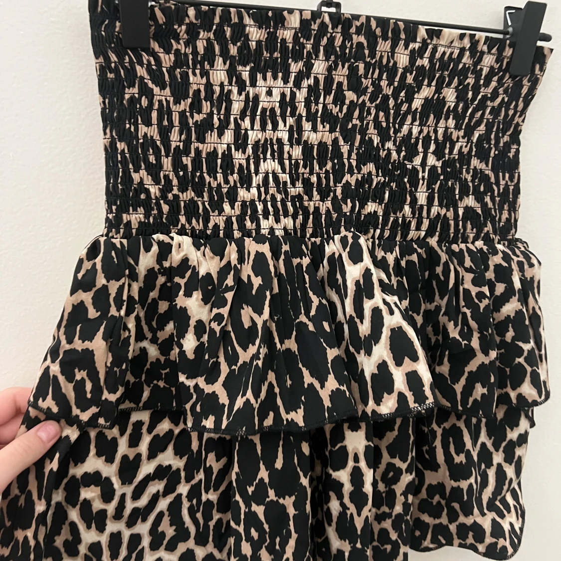 Leopardmönstrad kjol med volang