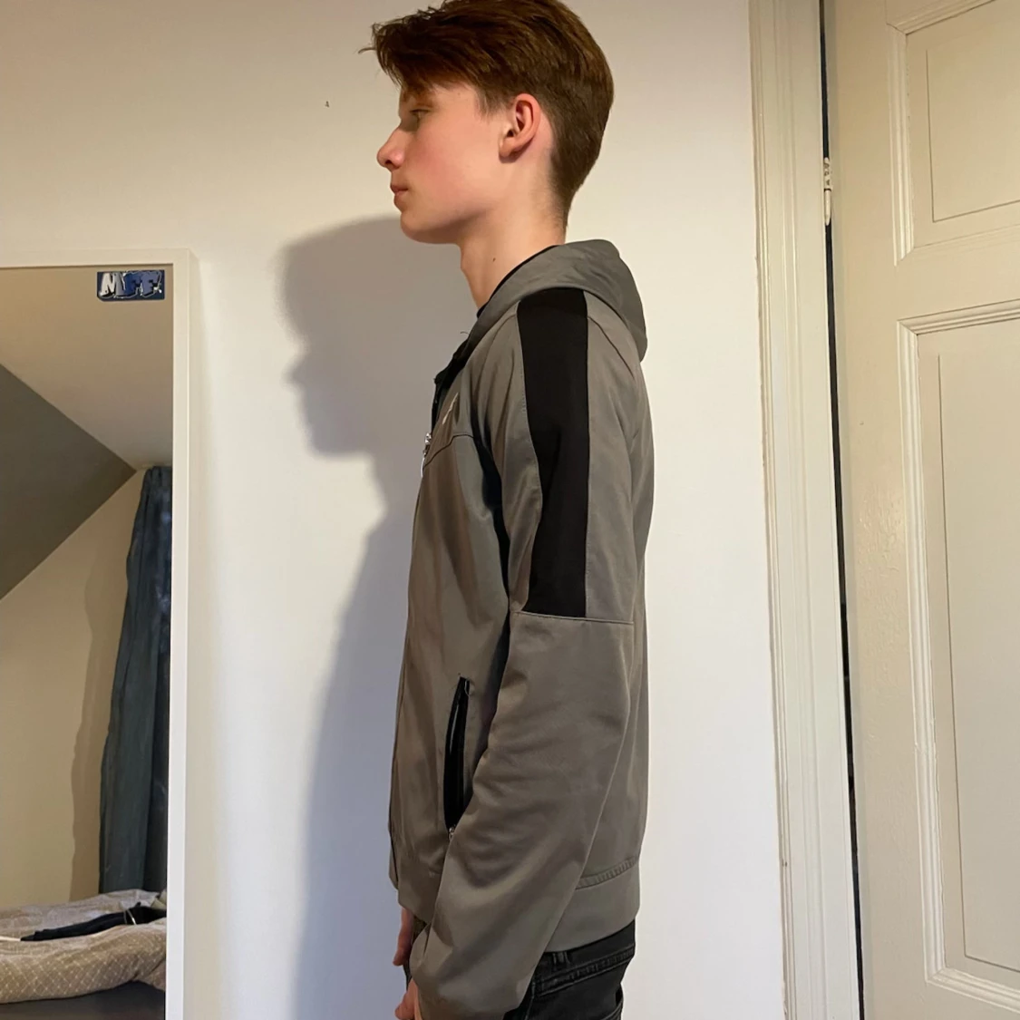 Grå/ grön hoodie från Nike - 1