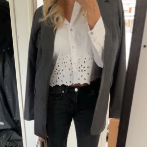 Boho skjorta från Zara - Skjorta/blus från Zara, använd en gång så har inga defekter!