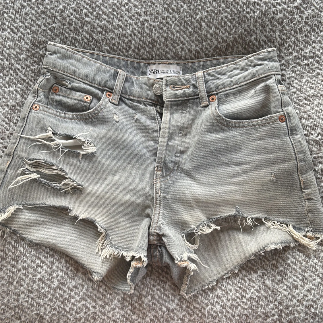Grå jeansshorts från Zara - 1