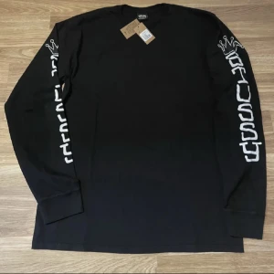 Stussy LS tee - Helt ny med prislappen kvar. Kvitto finns om du behöver!